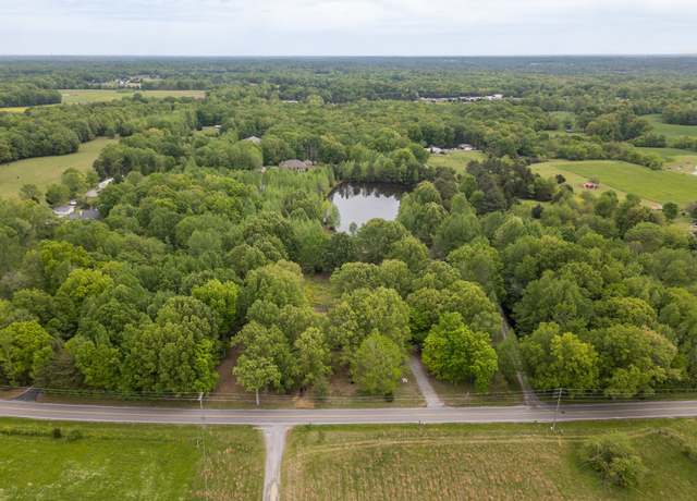Property at 737 Oak Plains Rd, Clarksville, TN 37043, 4 beds, 2.5 baths