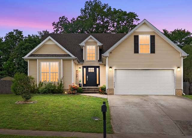 Property at 1052 Freedom Dr, Clarksville, TN 37042, 3 beds, 2 baths