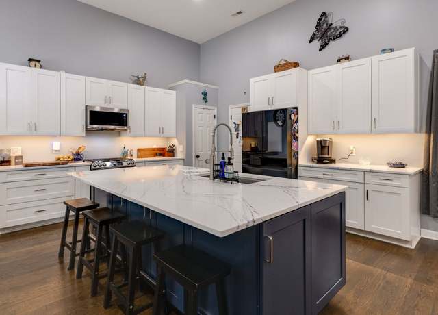 Property at 1744 Shane Dr, Spring Hill, TN 37174, 5 beds, 2.5 baths