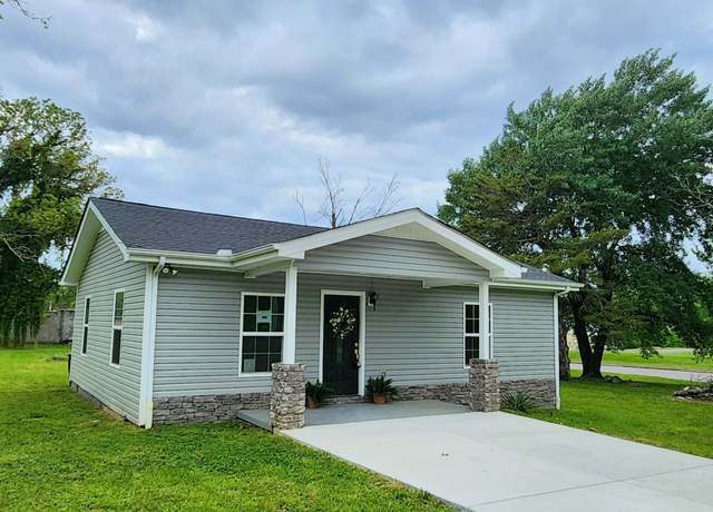 Property at 702 SW Atlantic St, Tullahoma, TN 37388, 3 beds, 2 baths