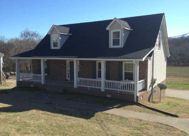 Property at 696 W Creek Dr, Clarksville, TN 37040, 3 beds, 2.5 baths