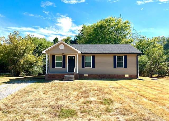 Property at 220 Hugh Hunter Rd, Oak Grove, KY 42262, 2 beds, 2 baths