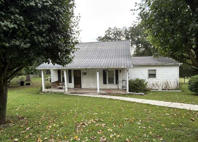 Property at 1702 Johnson Chapel Rd, Sparta, TN 38583, 4 beds, 1.5 baths