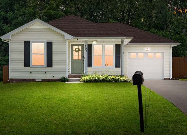 Property at 795 Princeton Cir, Clarksville, TN 37042, 3 beds, 2 baths