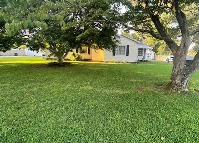 Property at 616 1st St, Lawrenceburg, TN 38464, 3 beds, 2 baths
