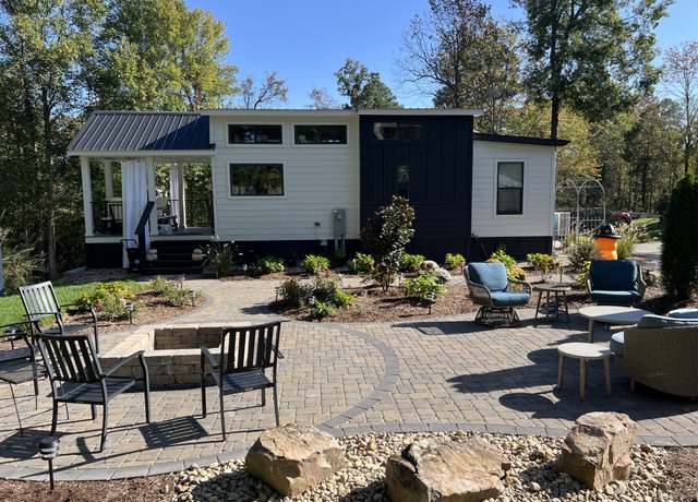 Property at 1530 Prince Rd, Big Sandy, TN 38221, 2 beds, 1 bath