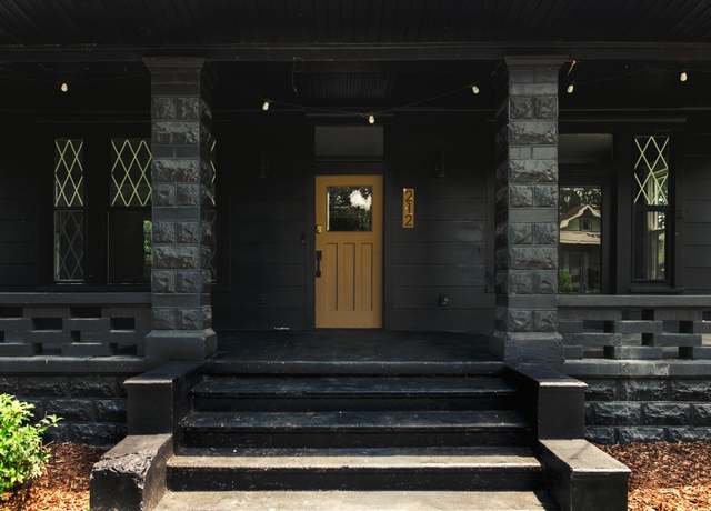 Property at 212 N Oak St, Springfield, TN 37172, 5 beds, 5 baths