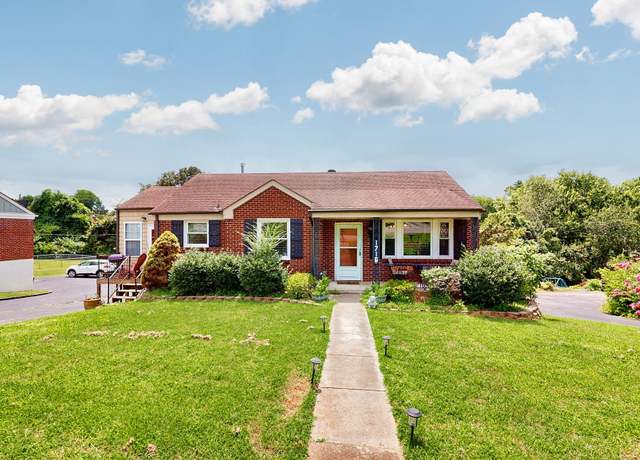 Property at 1716 Merritt Dr, Clarksville, TN 37043, 3 beds, 2.5 baths