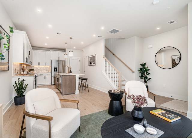 Property at 814 42nd Ave N, Nashville, TN 37209, 3 beds, 2.5 baths