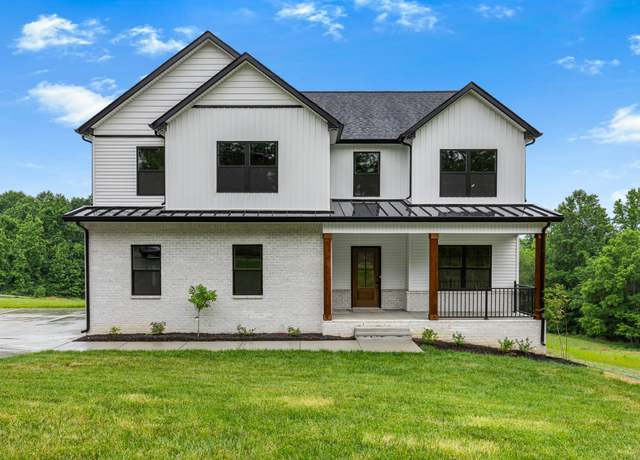 Property at 983 Palmyra Rd, Clarksville, TN 37040, 4 beds, 2.5 baths