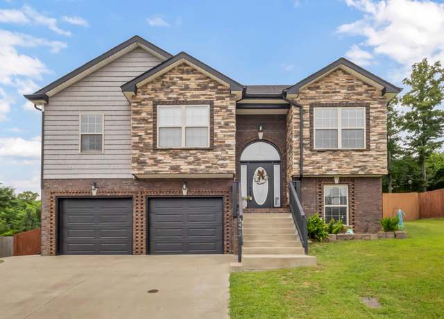 Property at 3472 Cayuse Way, Clarksville, TN 37042, 5 beds, 3 baths