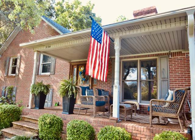 Property at 534 E College St, Pulaski, TN 38478, 4 beds, 2.5 baths