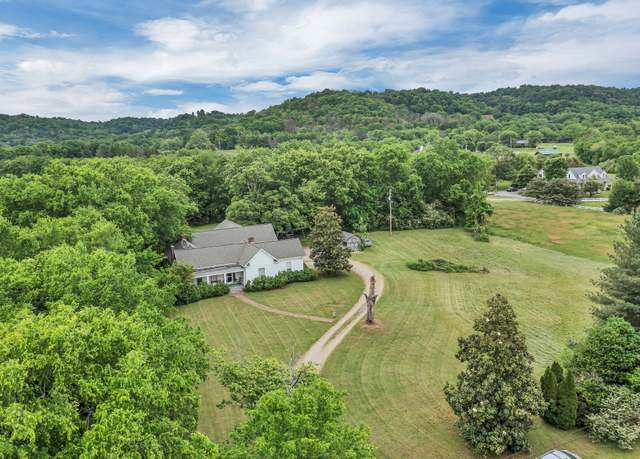 Property at 2033 Carters Creek Pike, Franklin, TN 37064, 4 beds, 2 baths