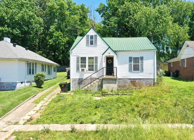 Property at 206 Broadway Ave, Dyersburg, TN 38024, 5 beds, 2 baths