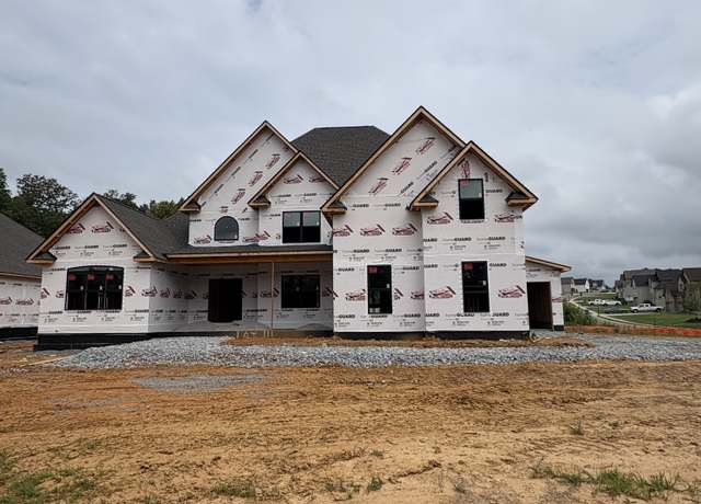 Property at 370 Young Ln, Pleasant View, TN 37146, 4 beds, 3.5 baths