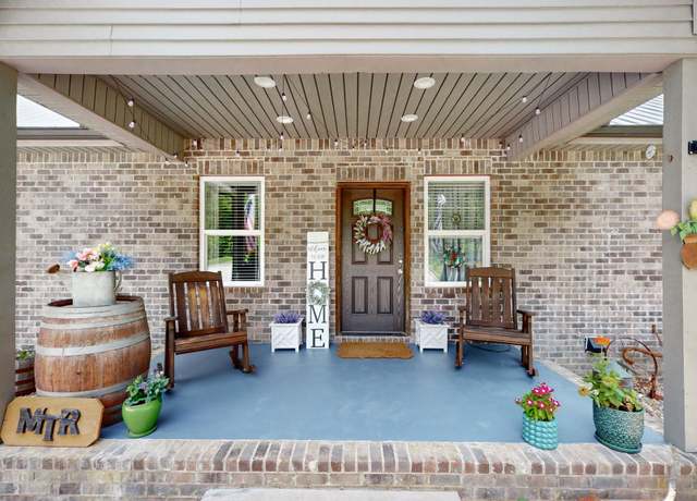 Property at 1019 Parker Rd, Kingston Springs, TN 37082, 4 beds, 2.5 baths