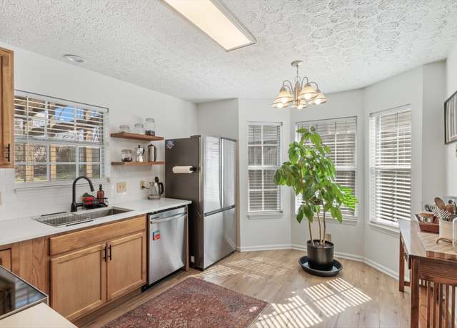 Property at 5321 Old Village Rd, Nashville, TN 37211, 3 beds, 2 baths