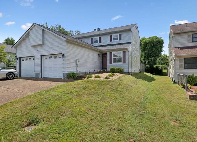 Property at 107 Maple Way N, Hendersonville, TN 37075, 2 beds, 2.5 baths