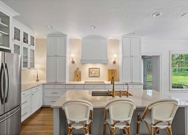 Property at 2974 W Mor Dr, Clarksville, TN 37043, 4 beds, 3.5 baths