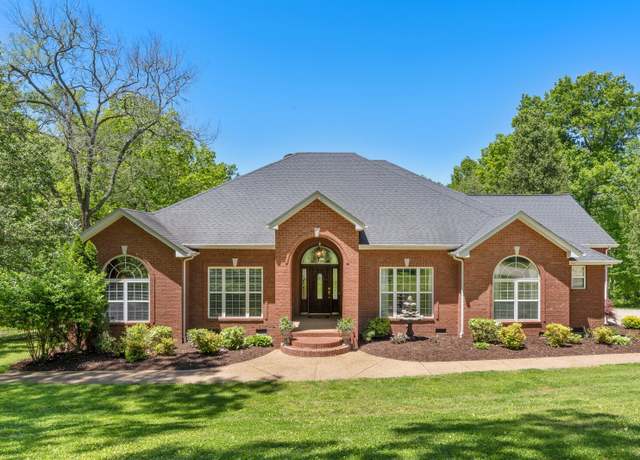 Property at 1800 Liberty Ln, Gallatin, TN 37066, 4 beds, 4.5 baths