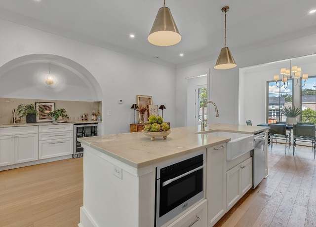 Property at 505 W Bend Dr, Nashville, TN 37209, 5 beds, 4.5 baths