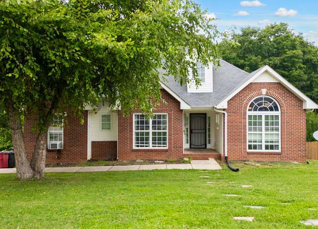 Property at 89 West Dr, Clarksville, TN 37040, 3 beds, 3 baths