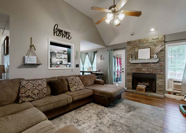 Property at 89 West Dr, Clarksville, TN 37040, 3 beds, 3 baths