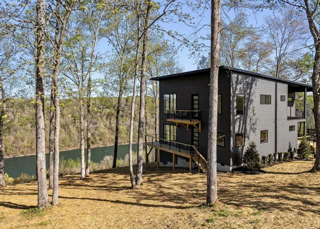 Property at 1171 W Hutchins Bend Rd, Sparta, TN 38583, 3 beds, 3.5 baths