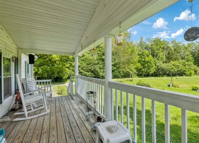 Property at 5898 Highway 100 W, Centerville, TN 37033, 3 beds, 2 baths