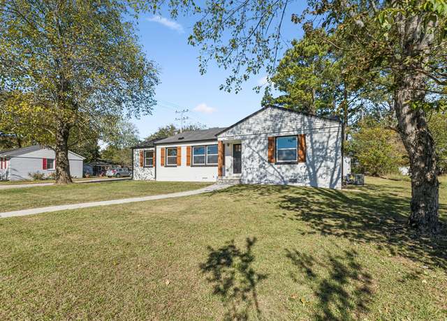 Property at 814 Maple St, Lewisburg, TN 37091, 3 beds, 2 baths