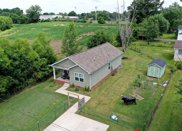 Property at 207 Dorris Ave, Springfield, TN 37172, 3 beds, 2 baths