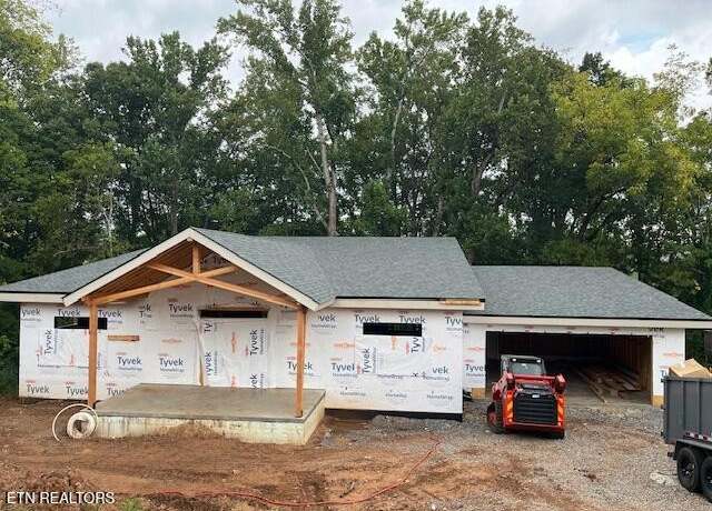 Property at 7513 Twining Dr, Knoxville, TN 37919, 4 beds, 3 baths