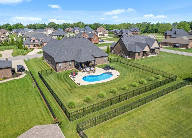 Property at 2984 Hartley Dr, Clarksville, TN 37043, 3 beds, 3.5 baths