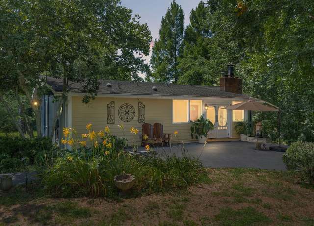 Property at 9032 S Harpeth Ct, Nashville, TN 37221, 4 beds, 4 baths