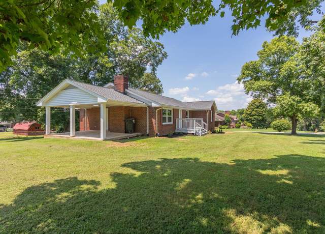 Property at 210 Porter Cir, Columbia, TN 38401, 3 beds, 2 baths