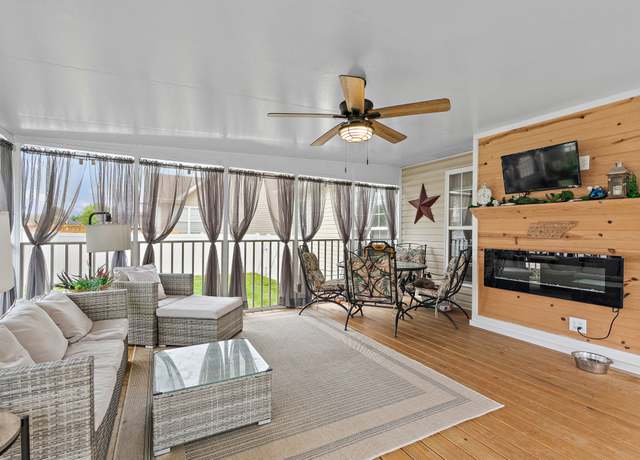 Property at 1172 Country Fields Ln, Clarksville, TN 37040, 3 beds, 2 baths