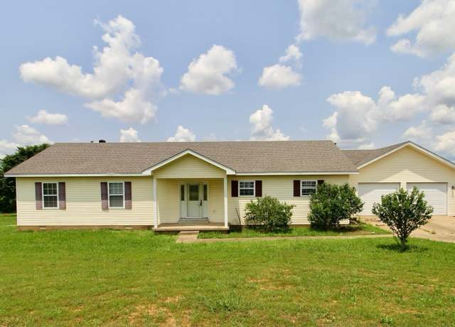 Property at 212 Southern Downs Dr, Lexington, TN 38351, 4 beds, 3 baths