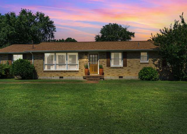 Property at 167 Roberta Dr, Hendersonville, TN 37075, 4 beds, 2.5 baths