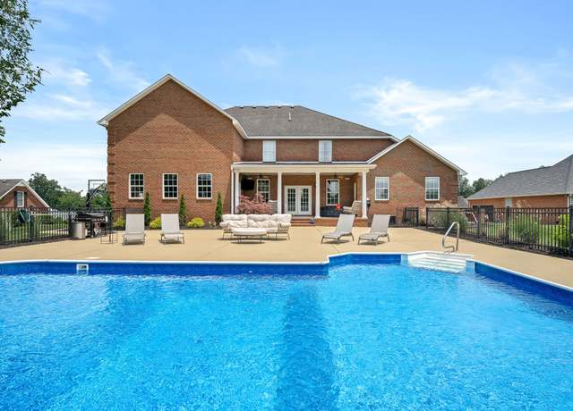 Property at 121 Highland Cir, Shelbyville, TN 37160, 5 beds, 3.5 baths