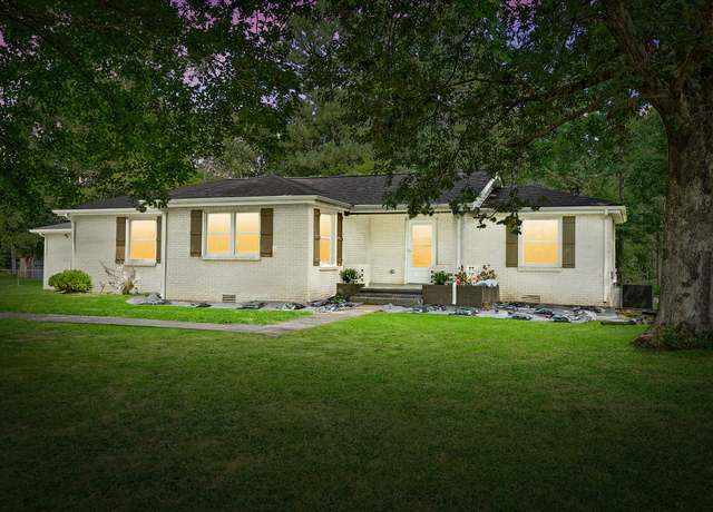 Property at 1561 Woodlawn Rd, Clarksville, TN 37042, 4 beds, 2 baths