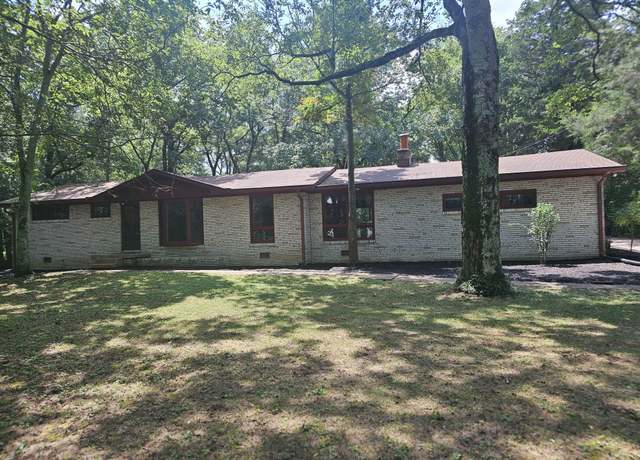 Property at 627 Georgetown Dr, Nashville, TN 37205, 3 beds, 2 baths