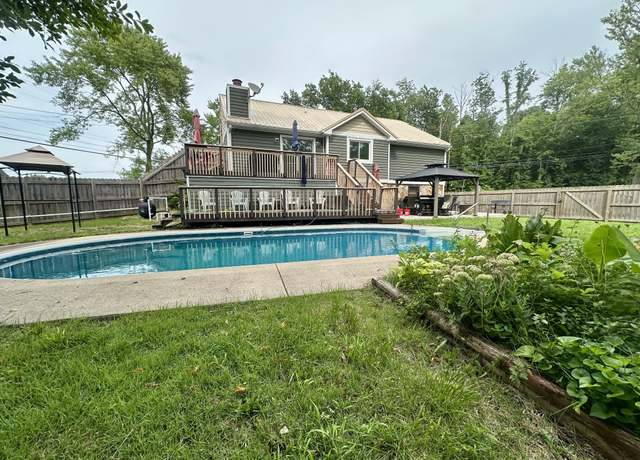 Property at 560 Magnolia Dr, Clarksville, TN 37042, 3 beds, 2 baths