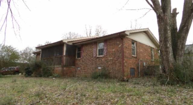 Photo of 146 Garden Dr, Lafayette, TN 37083