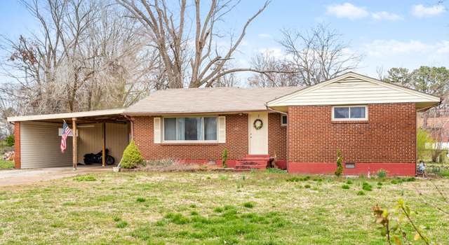 Photo of 221 Hallbrook Dr, Clarksville, TN 37042