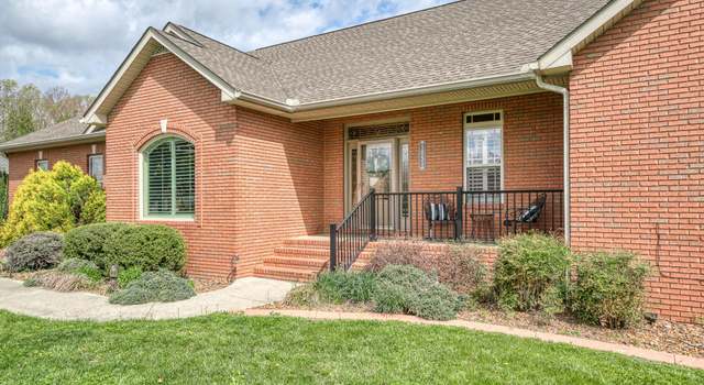 Photo of 1051 Heathwood West Dr, Cookeville, TN 38506