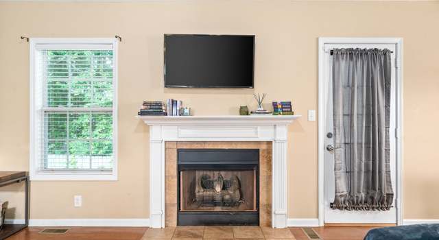 Photo of 1688 Parkside Dr, Clarksville, TN 37042