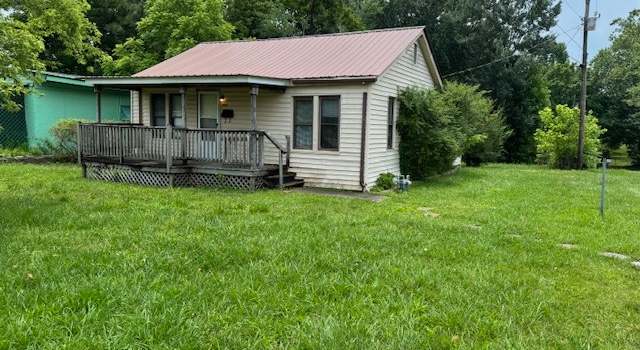 Photo of 524 W 3rd Ave, Hohenwald, TN 38462