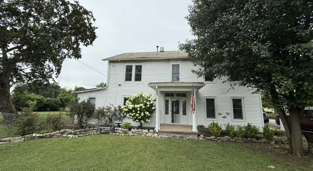 Photo of 708 Main St, Burns, TN 37029