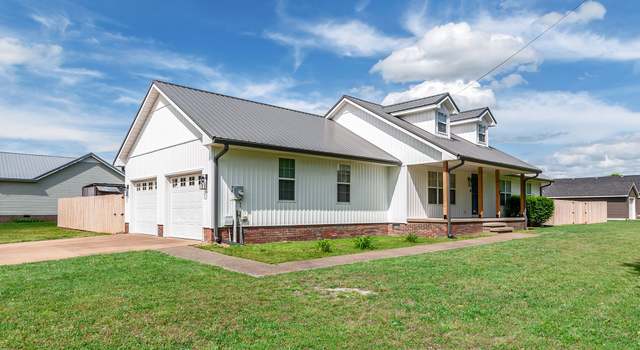 Photo of 210 Edgewood Dr, Hohenwald, TN 38462