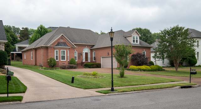 Photo of 125 N Country Club Dr, Hendersonville, TN 37075